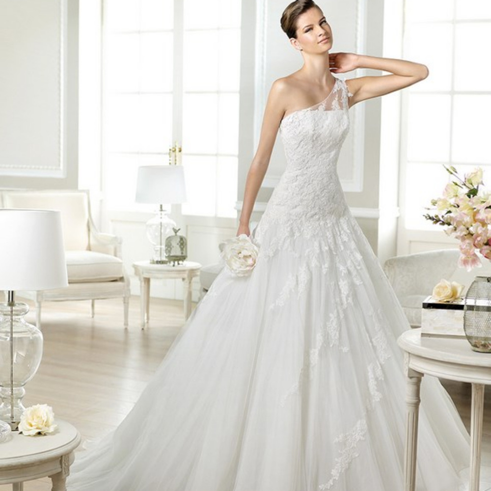White One by Pronovias Wedding Dress Jaia